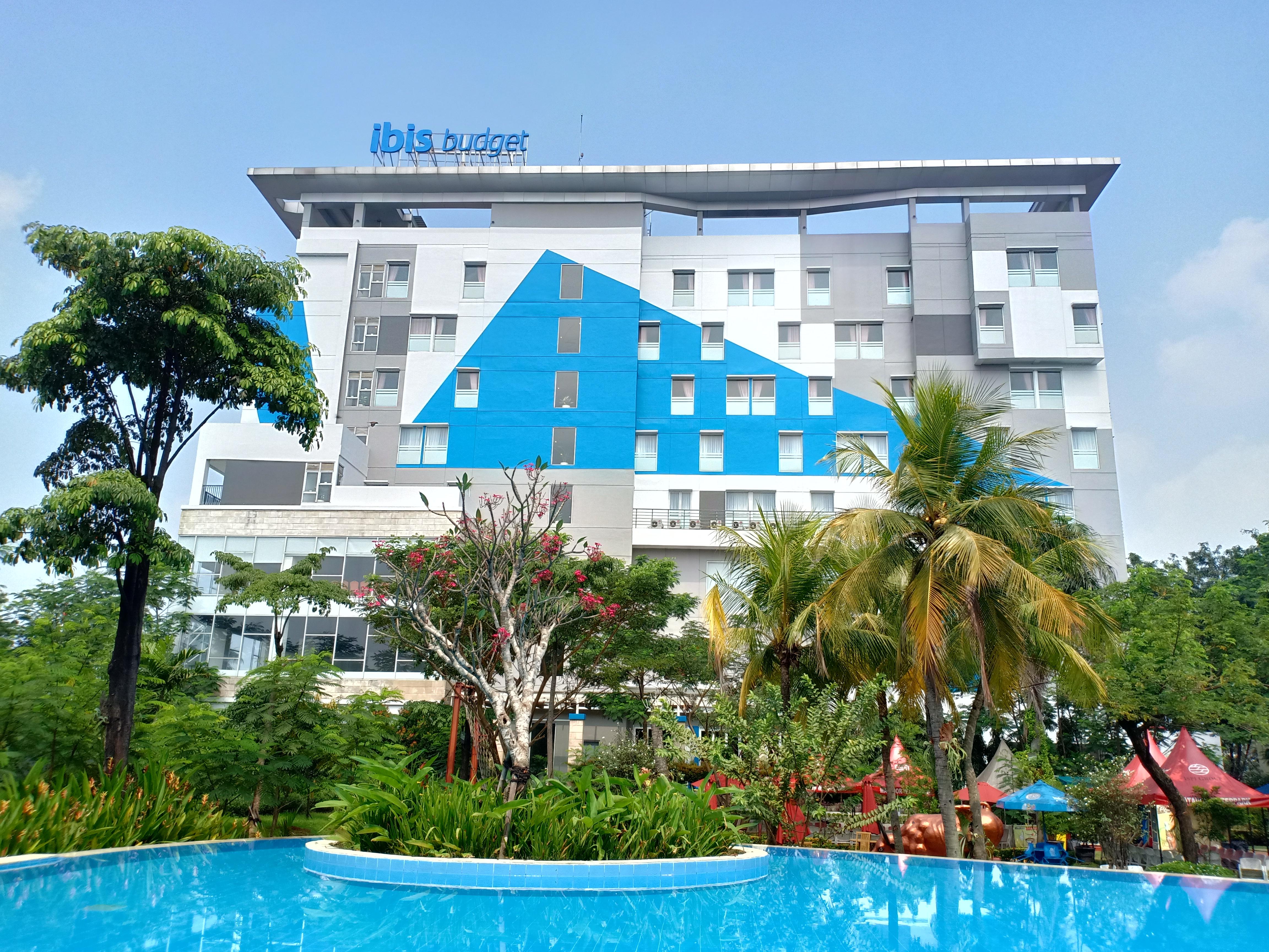 Ibis Budget Cikarang Festival Бекаси Екстериор снимка