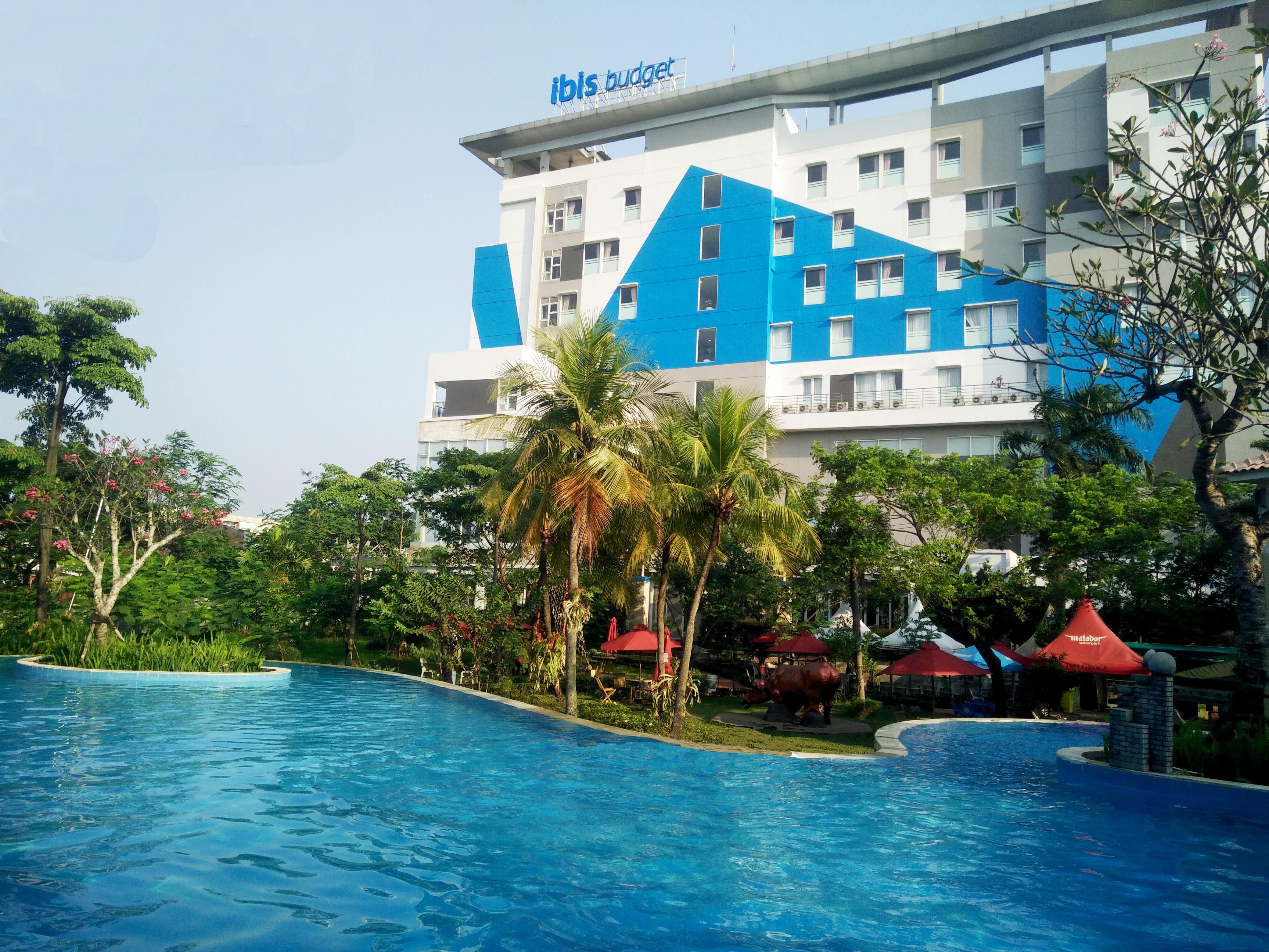 Ibis Budget Cikarang Festival Бекаси Екстериор снимка