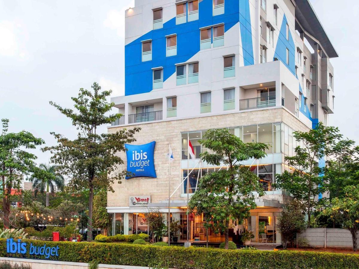 Ibis Budget Cikarang Festival Бекаси Екстериор снимка