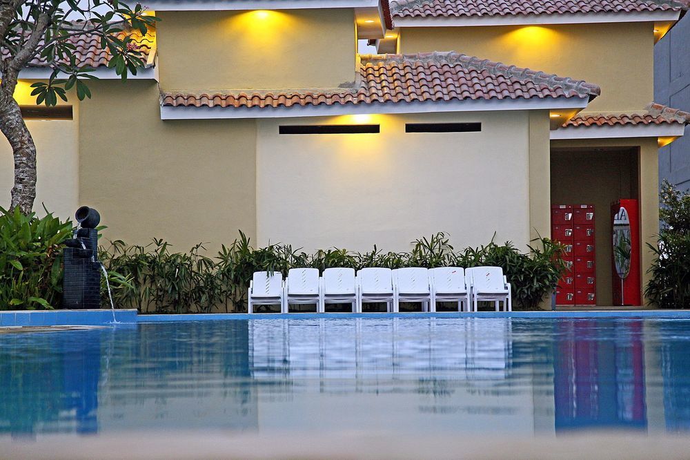Ibis Budget Cikarang Festival Бекаси Екстериор снимка