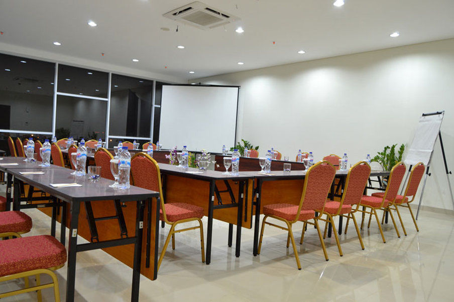 Ibis Budget Cikarang Festival Бекаси Екстериор снимка