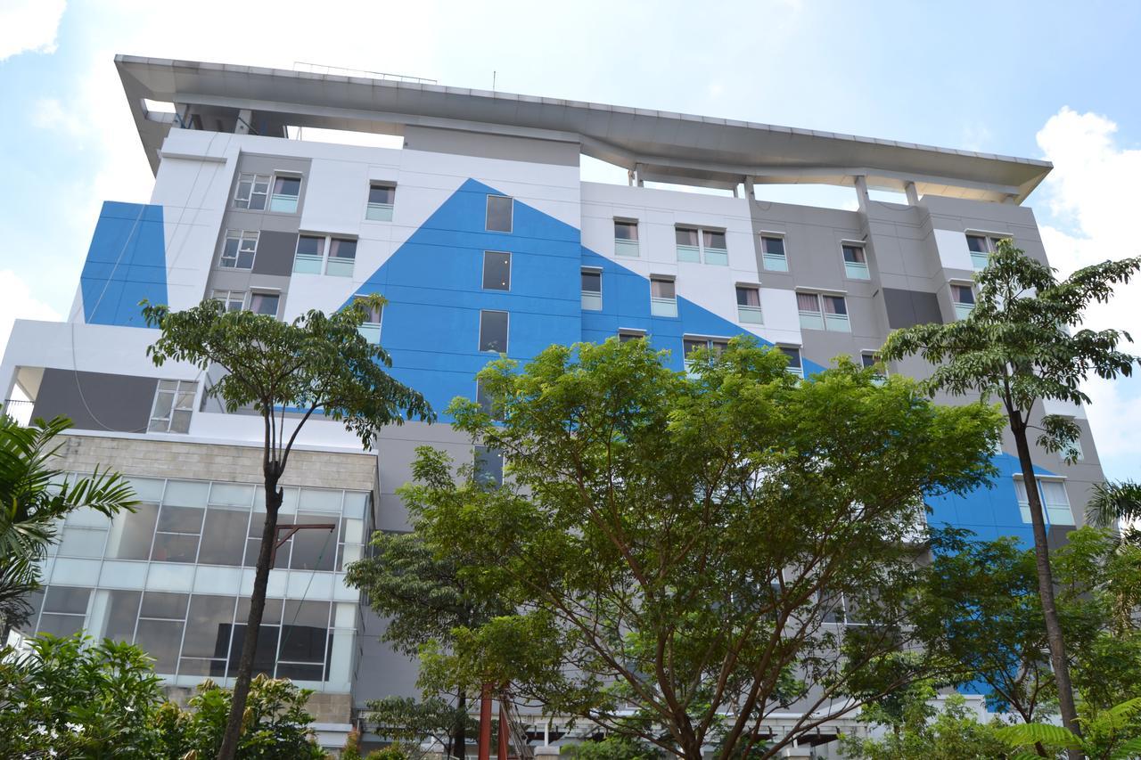 Ibis Budget Cikarang Festival Бекаси Екстериор снимка