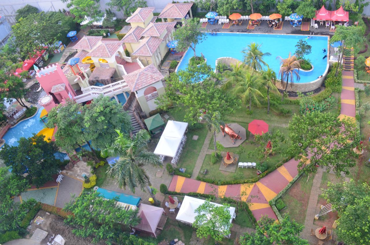 Ibis Budget Cikarang Festival Бекаси Екстериор снимка