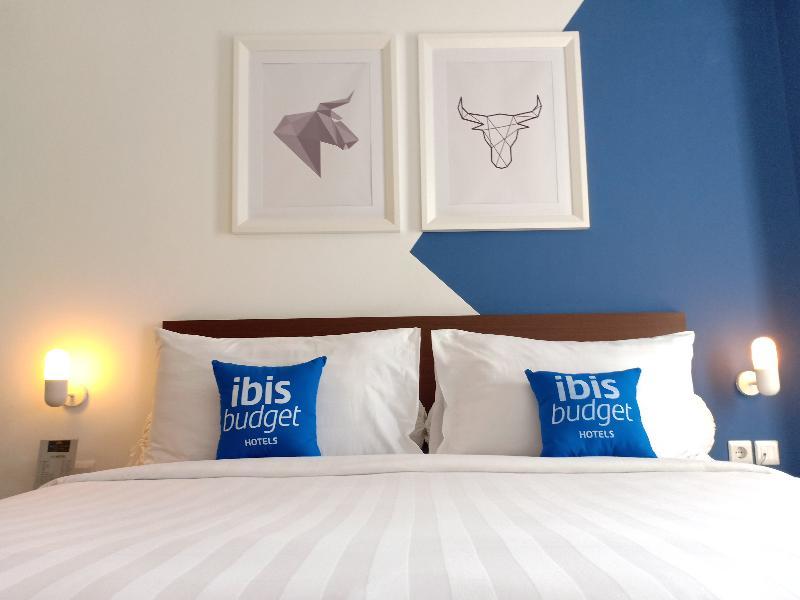Ibis Budget Cikarang Festival Бекаси Екстериор снимка