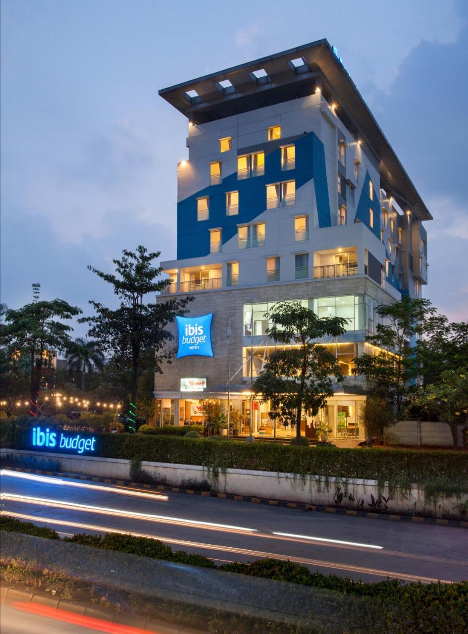 Ibis Budget Cikarang Festival Бекаси Екстериор снимка