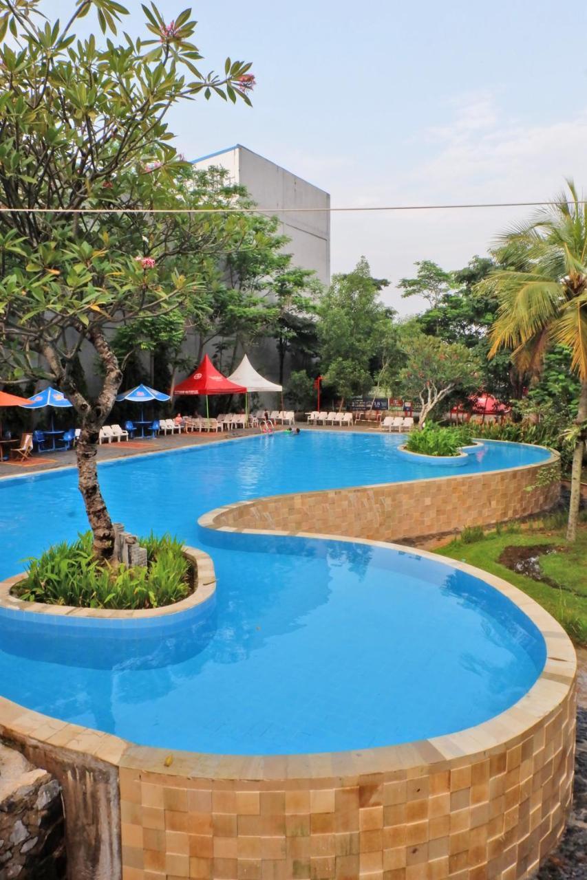 Ibis Budget Cikarang Festival Бекаси Екстериор снимка